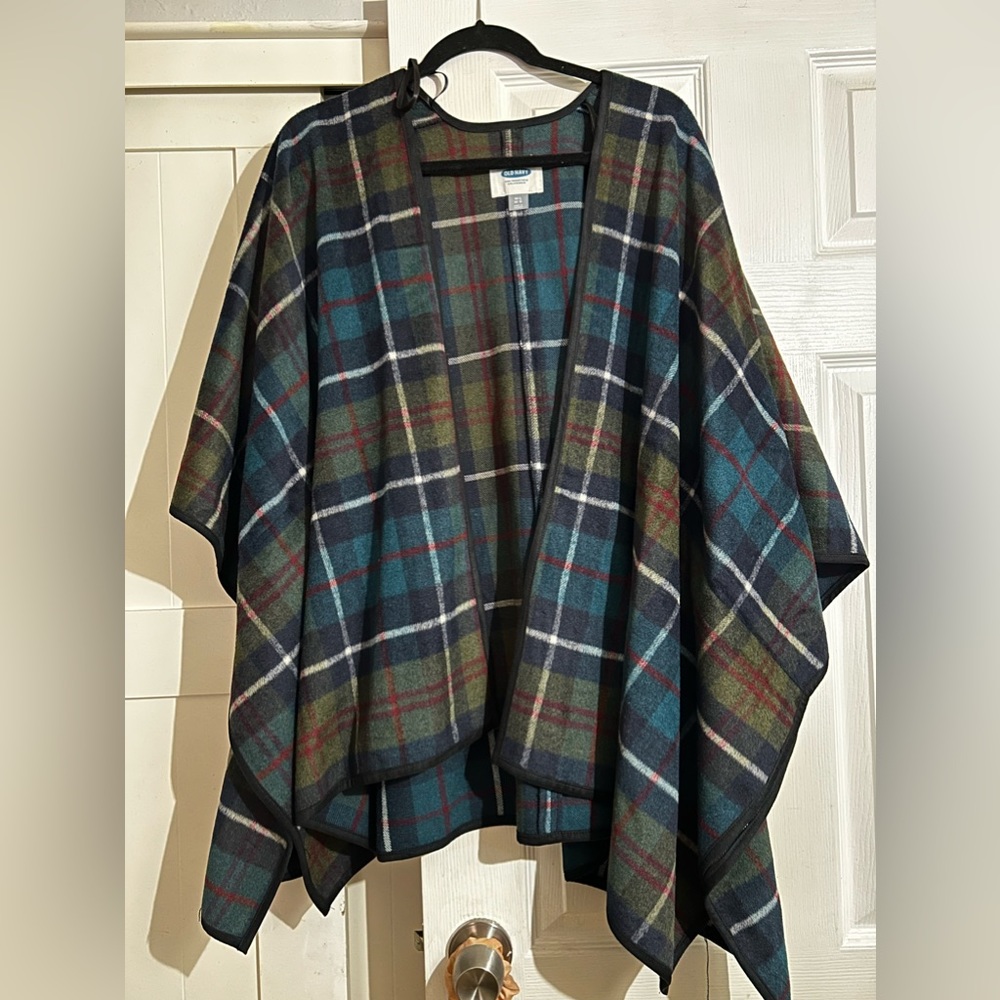 Short sleeve plaid poncho